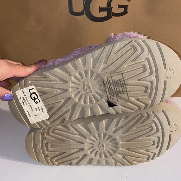 UGG SUGAR FUZZ CROSS SLIDES NO OFFERS - Picture 9 of 10